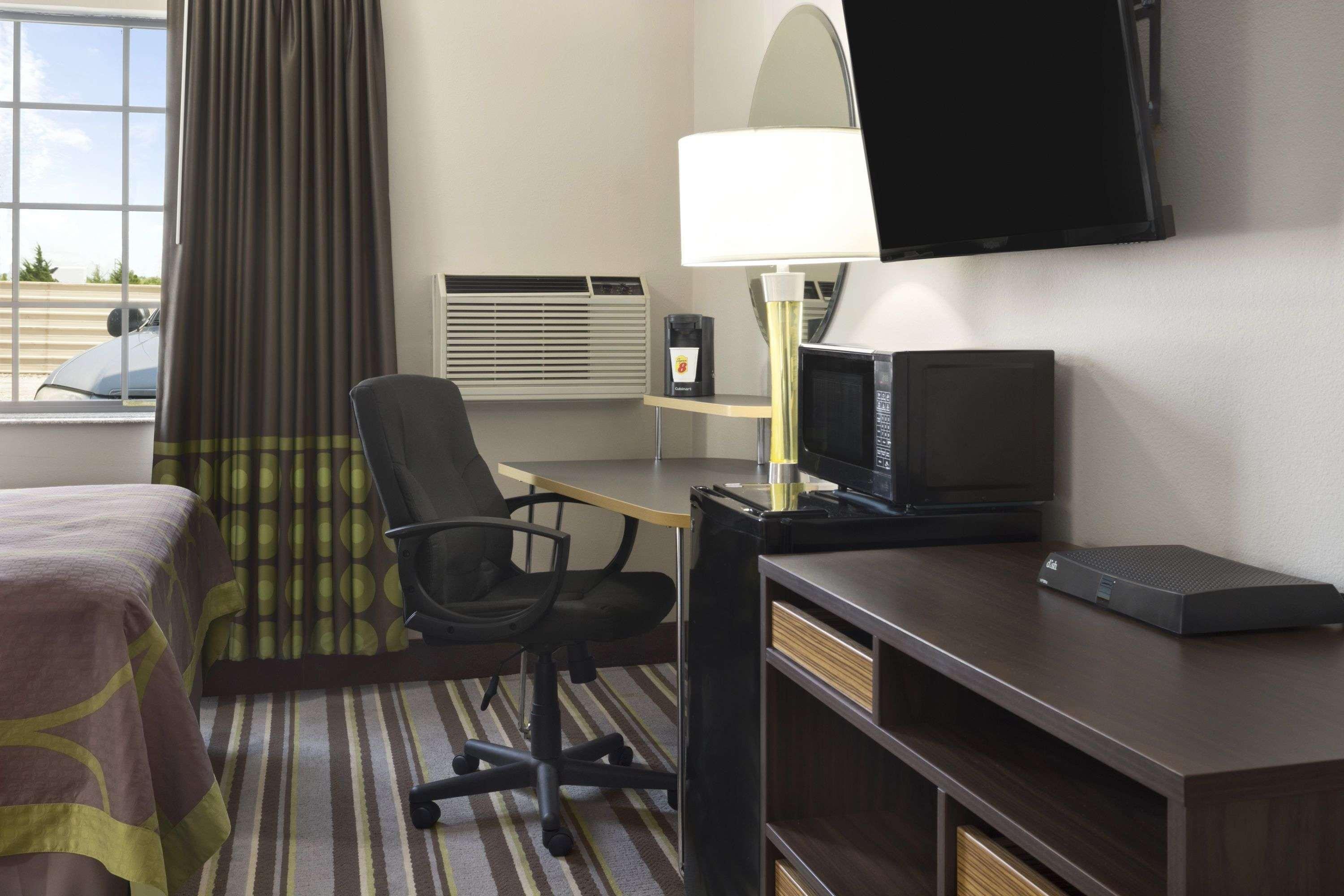 Super 8 By Wyndham Ardmore